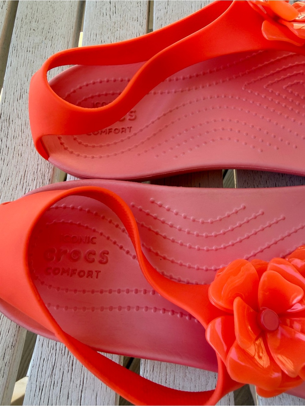 Crocs Serena Flower Embellished Thong Sandal wmns 7 Bright Coral Melon Slingback - Picture 6 of 8